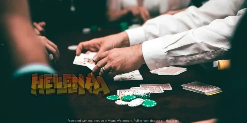 03-poker-table-gameplay.webp
